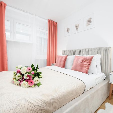 Lumina Apartment Opposite The Palace Of Culture And Science Варшава Екстериор снимка