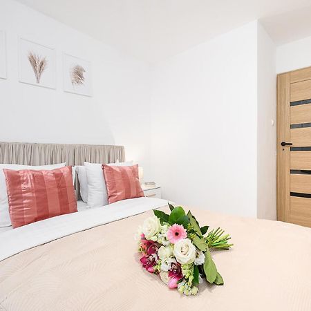 Lumina Apartment Opposite The Palace Of Culture And Science Варшава Екстериор снимка
