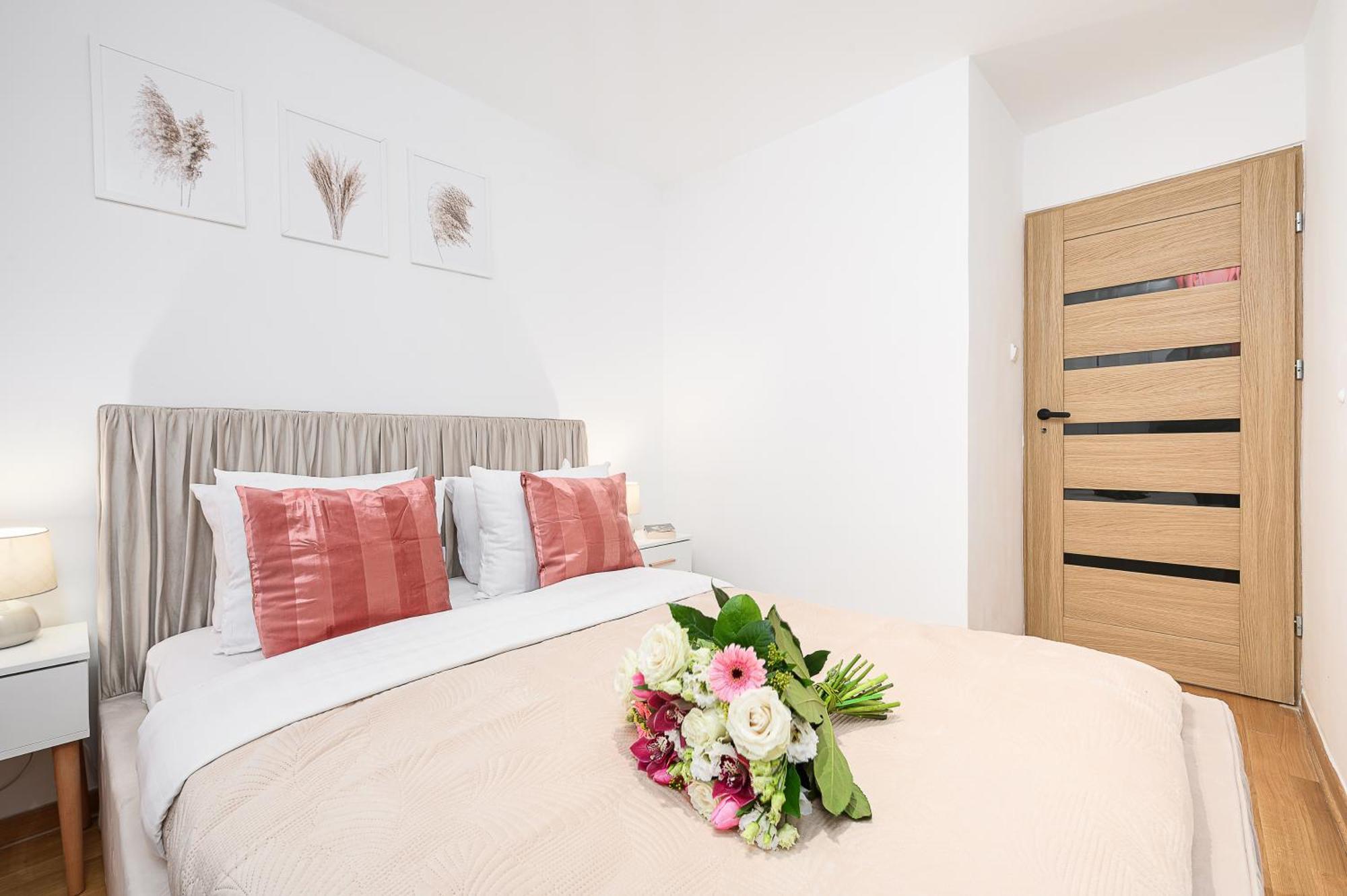 Lumina Apartment Opposite The Palace Of Culture And Science Варшава Екстериор снимка